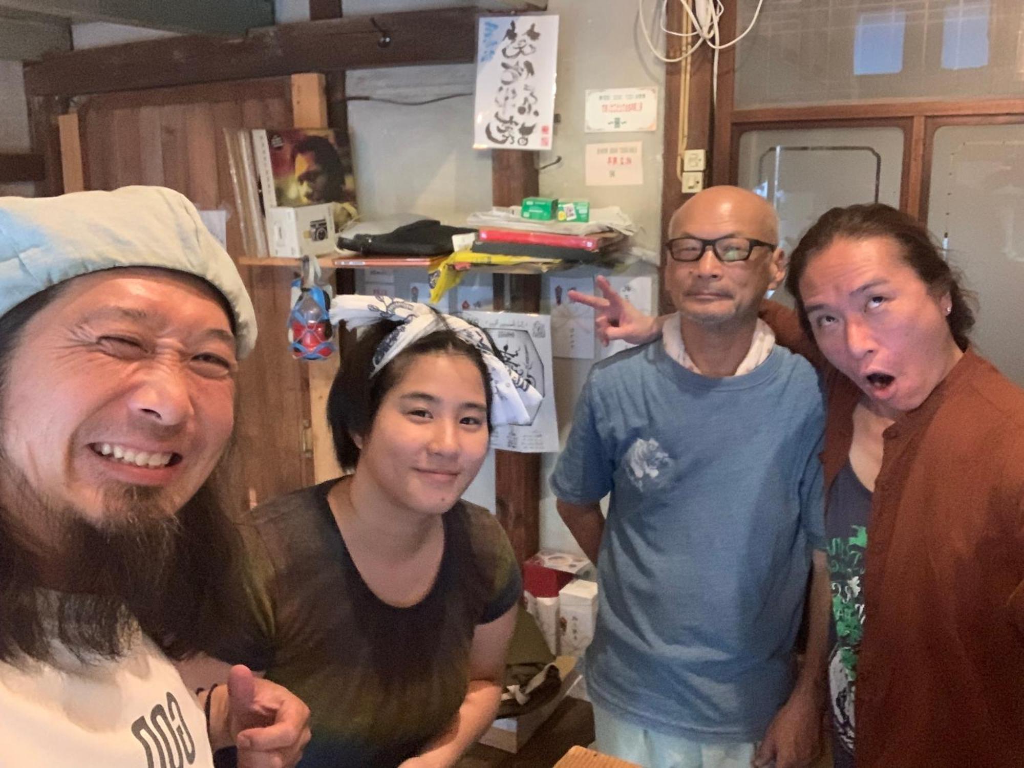 Bakushuku Den Guest House Brew Мацуяма Екстер'єр фото